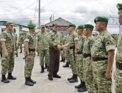 Wapang TNI Dampingi Menhan RI Tinjau Yonif TP 888, Perkuat Pertahanan Negara
