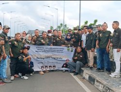 AKPERSI Berbagi 1.000 Takjil di Jembatan Merdeka  Perbatasan Karawang Bekasi Warga Terharu Sambut Kepedulian di Bulan Ramadhan