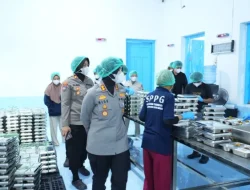 Kapolres Pelabuhan Makassar Tinjau Proses Penyediaan MBG Anak Bangsa di Dapur SPPG