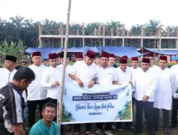 Kapolri dan Kapolda Riau Berkurban di Ponpes UAS, Daging Disalurkan ke Masyarakat Pinggiran Kota