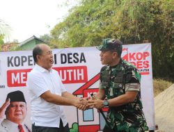 Pembangunan KDKMP Tokoh Masyarakat Haji Iwan Ridwan Bersalaman Dengan Dandim 0509 Wujudkan Asta Cita di Desa Sumbereja