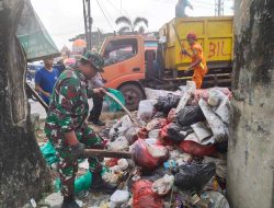 Sinergi Peduli Lingkungan, Koramil 07/Cikarang Bersama Sungai Watch Angkat Sampah Sungai