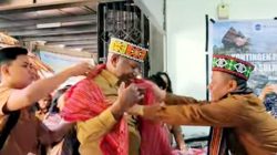 Pesona Kerajinan Sulsel Pikat Gubernur Papua Barat di Pameran Harmoni Manokwari